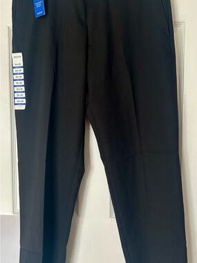 Haggar Men’s Black Straight-Fit Dress Pants